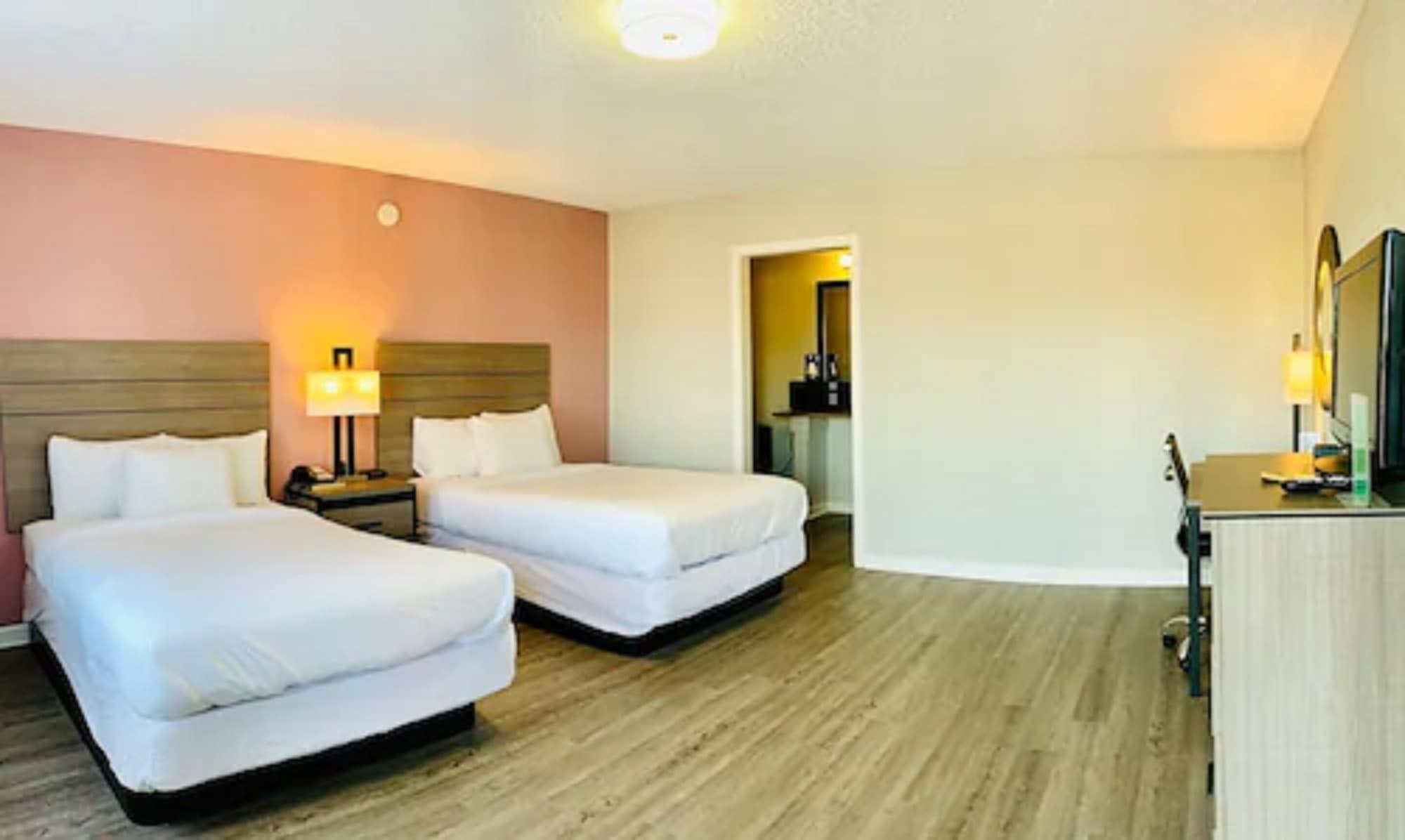 Econo Lodge Inn & Suites Абилин Екстериор снимка