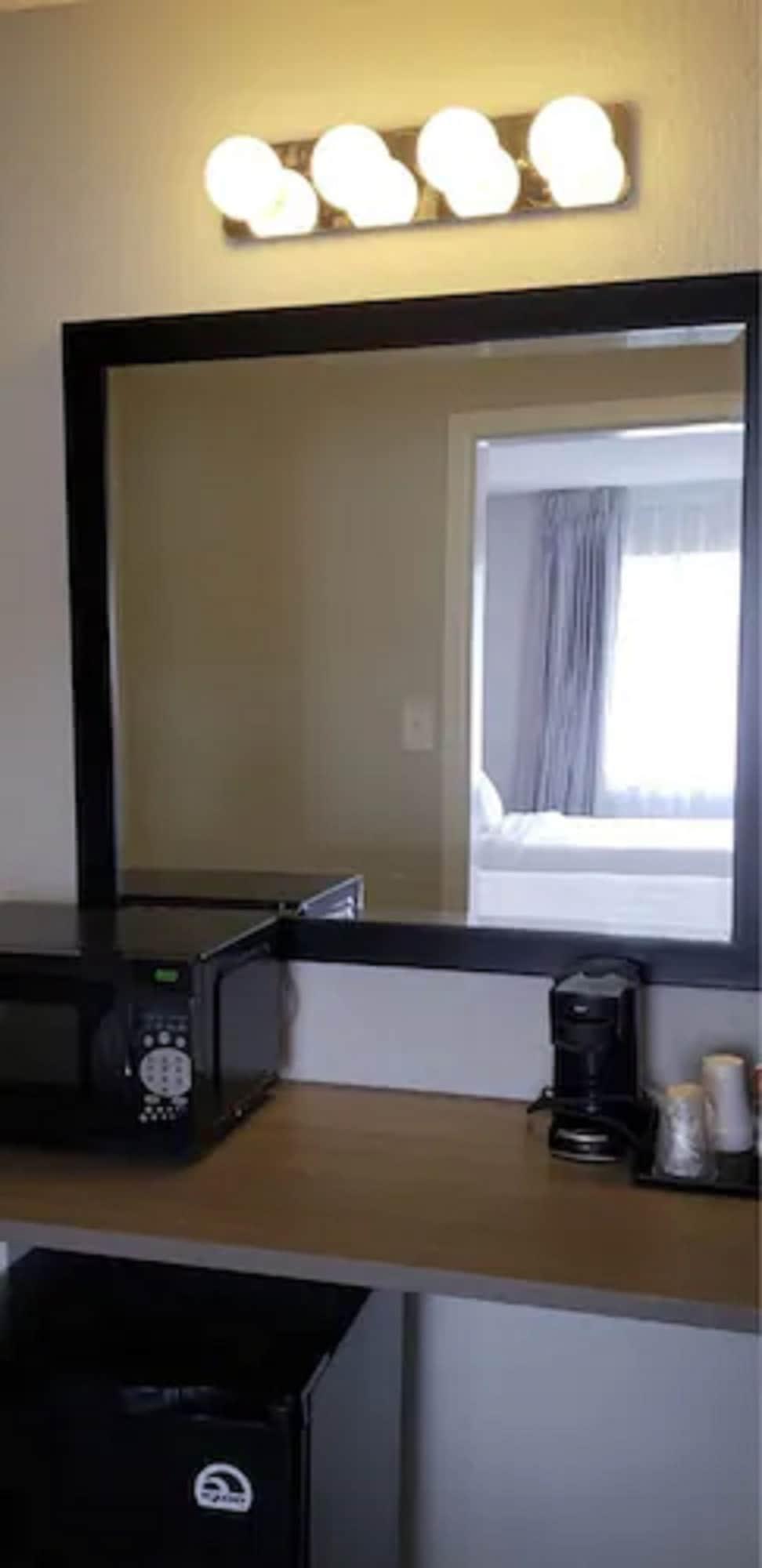 Econo Lodge Inn & Suites Абилин Екстериор снимка