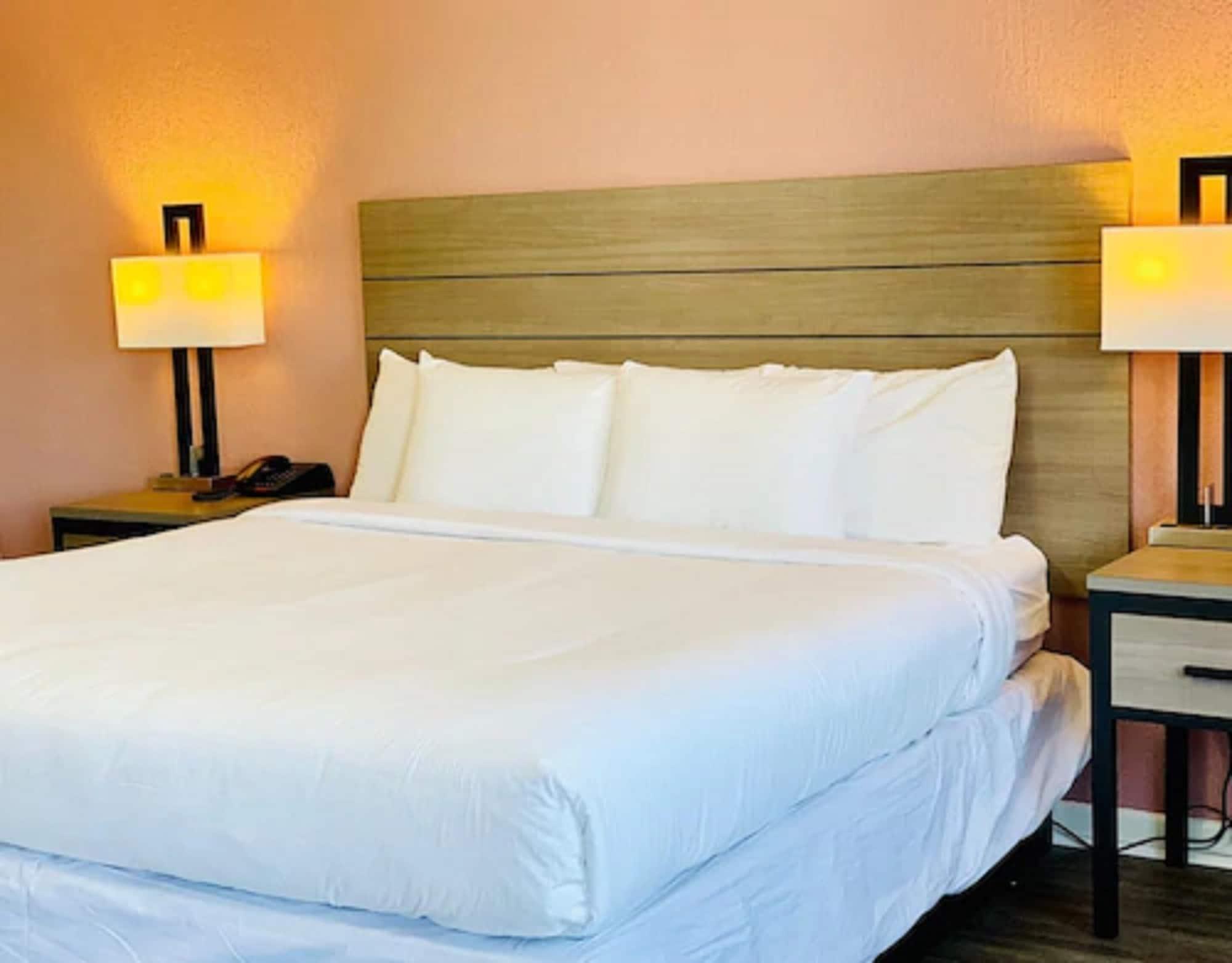 Econo Lodge Inn & Suites Абилин Екстериор снимка