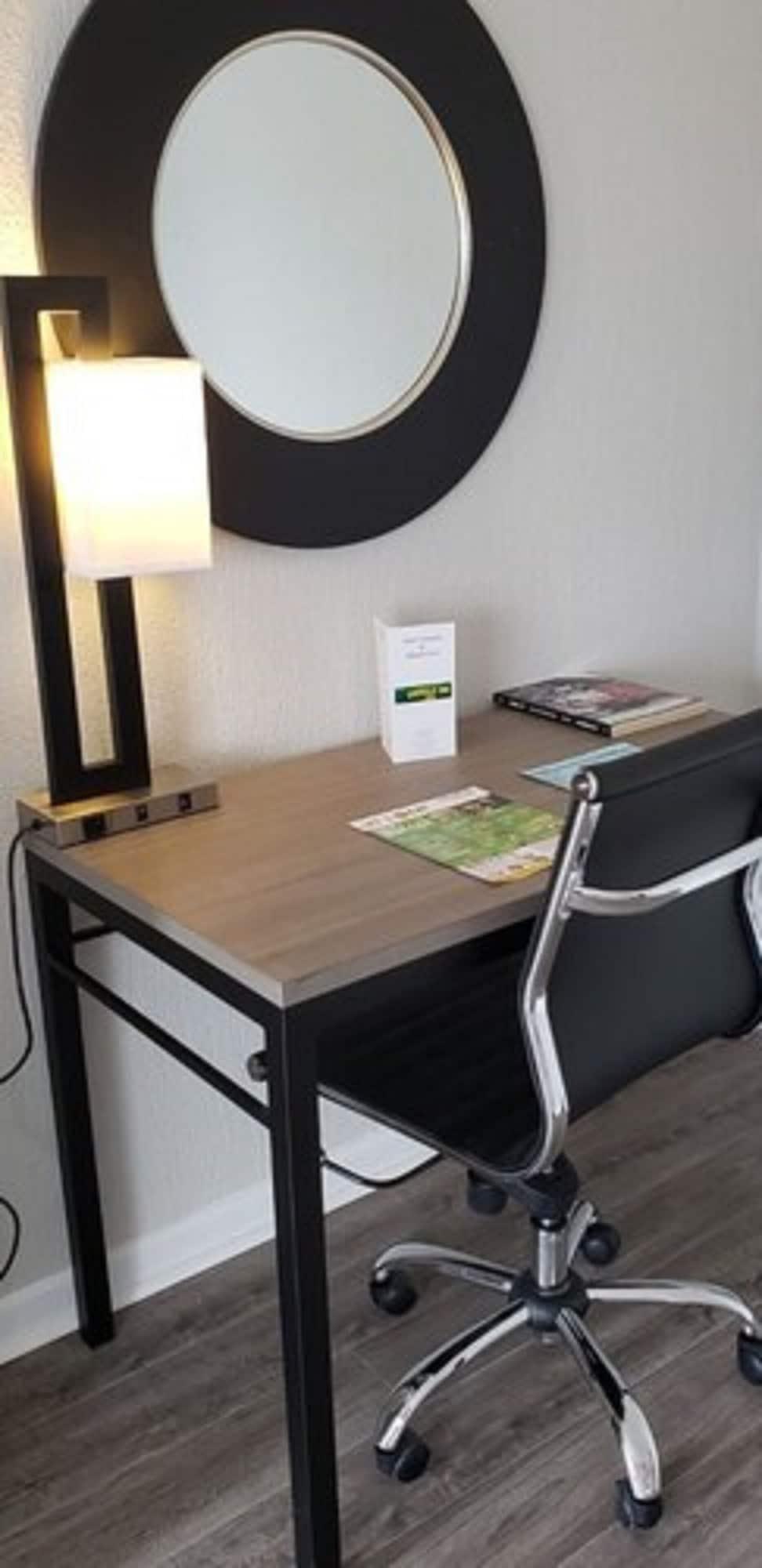 Econo Lodge Inn & Suites Абилин Екстериор снимка