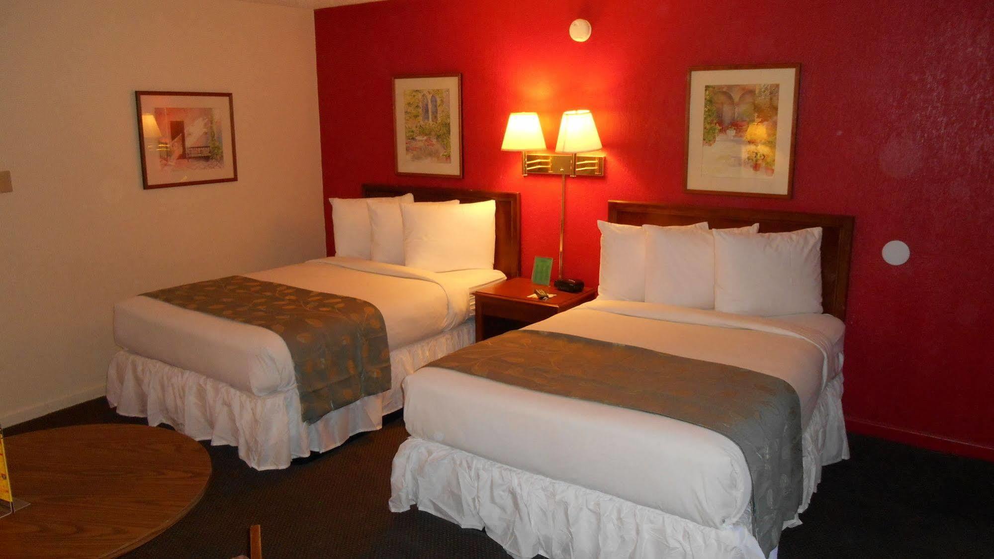 Econo Lodge Inn & Suites Абилин Екстериор снимка