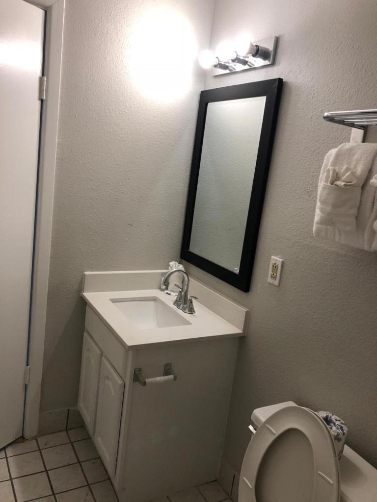 Econo Lodge Inn & Suites Абилин Екстериор снимка